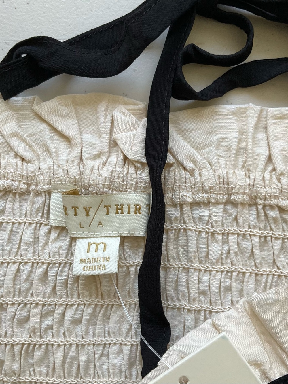 THIRTY/THIRTY LA Beige Black Cotton Crinkle Ruffle Tie Strap Cropped Blouse M - Picture 4 of 7